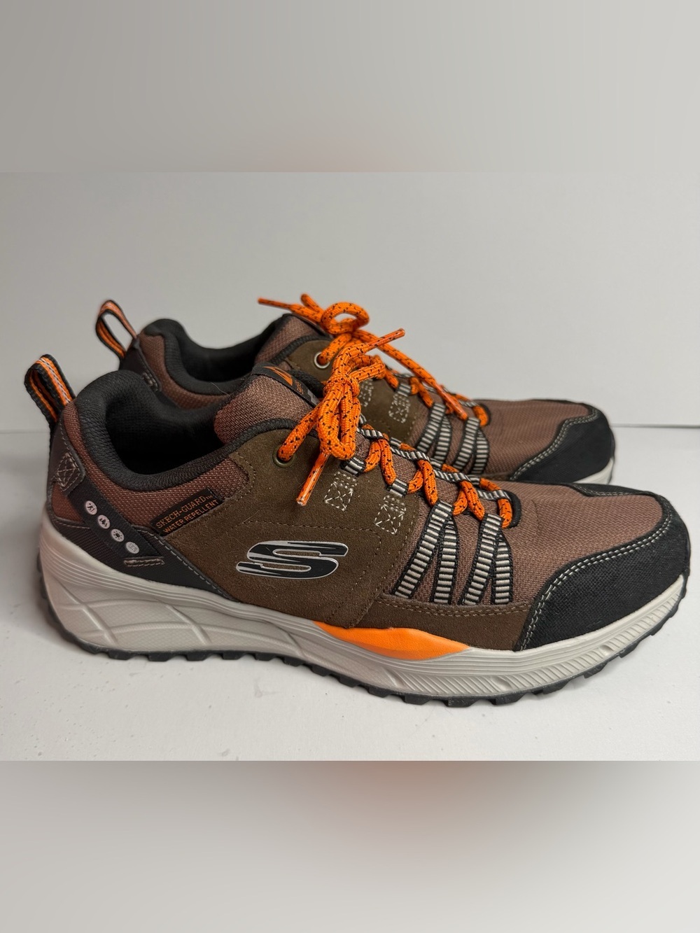 Skechers Men’s Equalizer 4.0 Trail Oxford – Size 8.5 – Brown/Orange (Like New)
